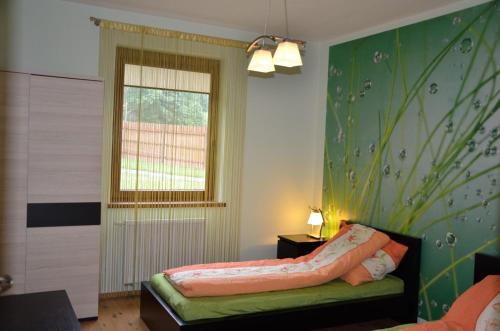 เตียงในห้องที่ Apartament nad Łomniczką