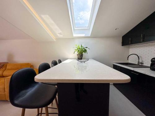 Kuchyň nebo kuchyňský kout v ubytování Apartments Infinity