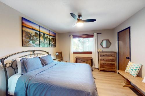 a bedroom with a bed and a ceiling fan at Ridgeline Panorama in Truckee