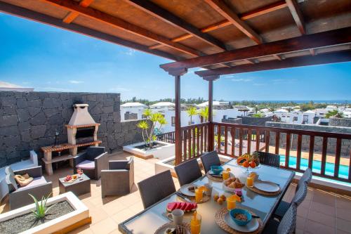 CASA LAURA VISTA LOBOS - spacious Villa with heatable pool and sea views