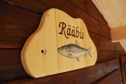 a fish on a wooden sign on a wall at Kalmaküla kämpingud in Kalmaküla