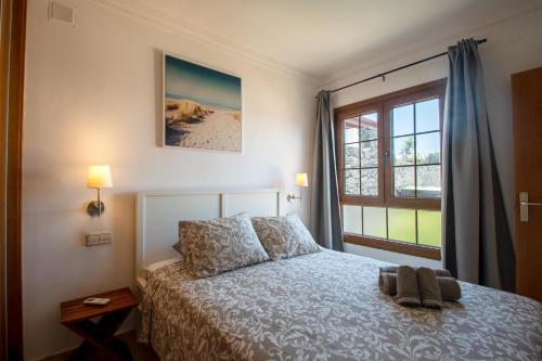 CASA LAURA VISTA LOBOS - spacious Villa with heatable pool and sea views