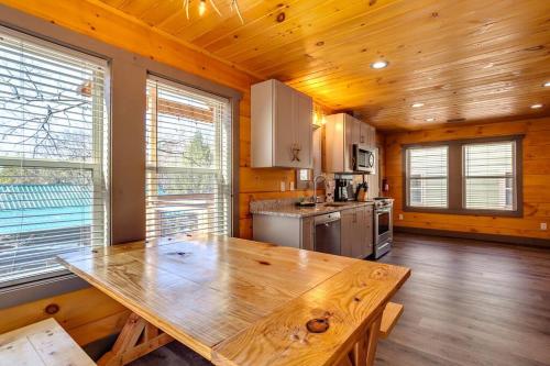Dancing Bear Cabin- Relax & Enjoy! photo 10