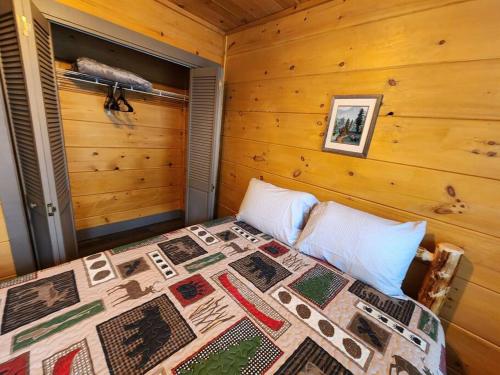 Dancing Bear Cabin- Relax & Enjoy! photo 16