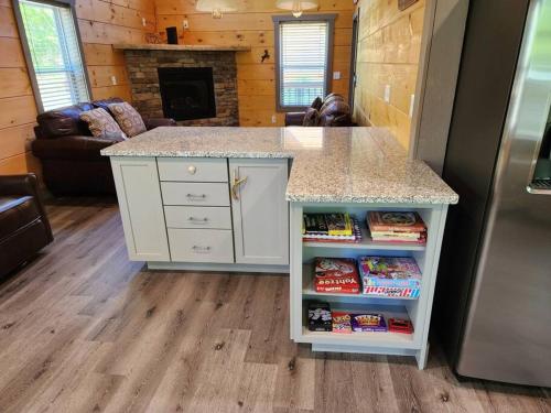 Dancing Bear Cabin- Relax & Enjoy! photo 30