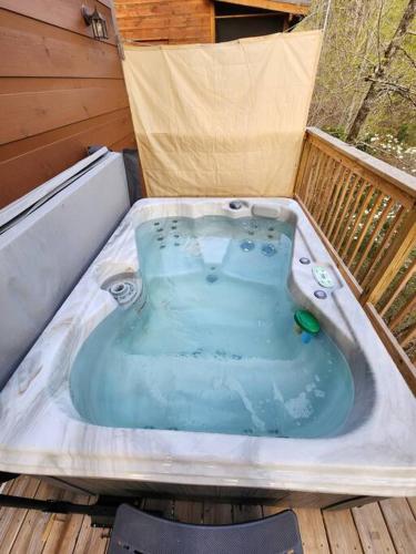 Dancing Bear Cabin- Relax & Enjoy! photo 54