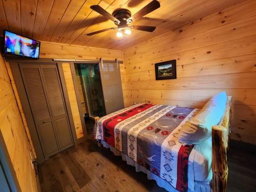 Dancing Bear Cabin- Relax & Enjoy! photo 59