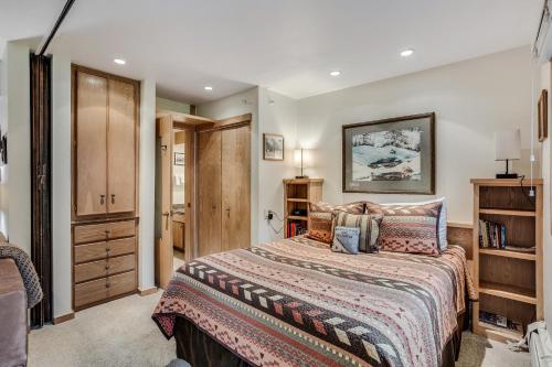 a bedroom with a large bed and a closet at Laurelwood Condominiums 408 in Snowmass Village