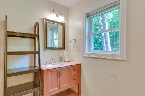 baño con lavabo, espejo y ventana en Cozy Old Forge Home with 2 Porches, Fire Pit, Hot Tub, en Old Forge