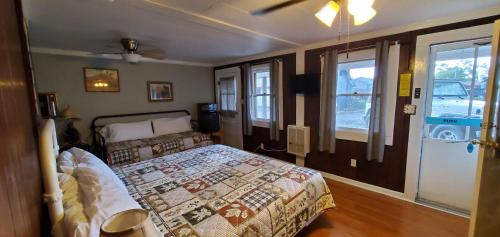 a bedroom with a bed and a window at Hikers Cimarron Inn & RV Park in Cimarron