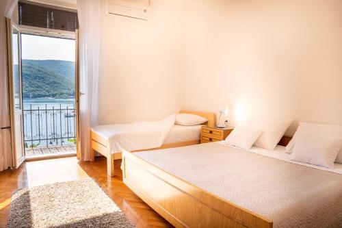 Ένα ή περισσότερα κρεβάτια σε δωμάτιο στο Apartment IVO near the sea