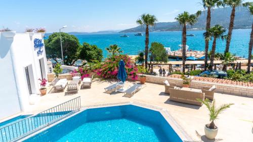 a swimming pool with a view of the ocean at Torbahan Hotel in Torba