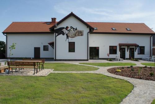 a building with a picnic table and a bench at Jaskółcze Gniazdo 