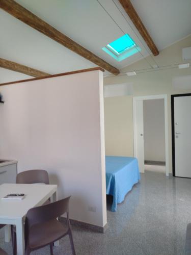 a room with a table and chairs and a bed at LA REGGIA APARTMENTS MILAZZO in Milazzo