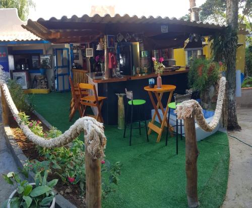 a garden with fake grass in front of a house at Vila Lia in São Sebastião