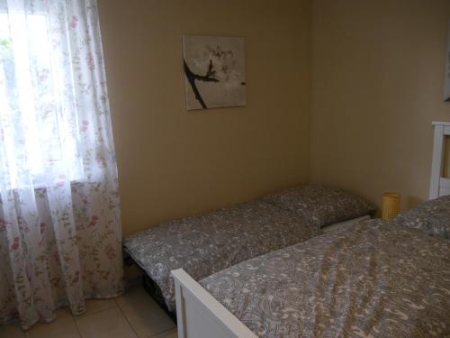 Postel nebo postele na pokoji v ubytování Ferienwohnung Kirchberg Uettingen