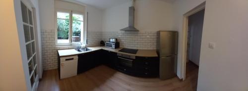 a kitchen with a sink and a refrigerator in it at Bon Repòs in Cambrils