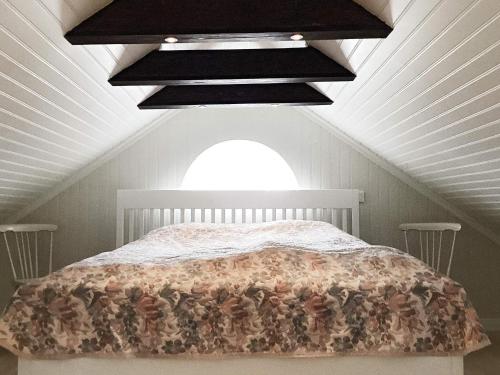 Säng eller sängar i ett rum på Holiday home ALLINGSÅS, SVERIGE II