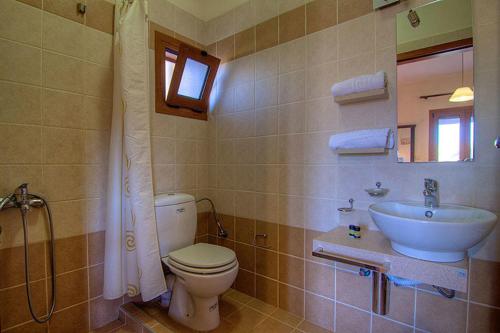 A bathroom at Elia Meronas