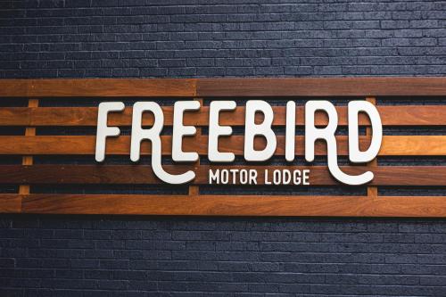 Sijil, anugerah, tanda atau dokumen lain yang dipamerkan di Freebird by Reverie Boutique Collection