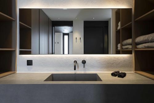 オルノスにあるCUBIC Mykonos Seafront Design Suitesのギャラリーの写真