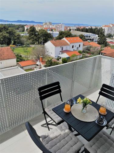 Apartment Lovre - sea view and private parking