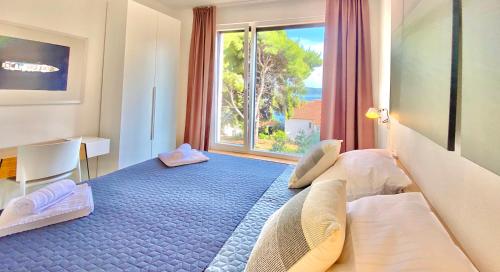 a bedroom with two beds and a large window at Nautilus-Bay Suites - Dreizimmer Suite 420 in Zavala