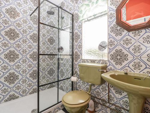 a bathroom with a toilet and a sink at Lulu Logs in Bristol