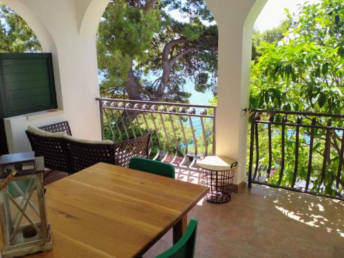 Μπαλκόνι ή βεράντα στο Minimalistic Oasis by the Sea in Stanici