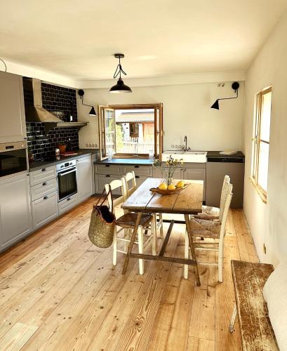 Küche/Küchenzeile in der Unterkunft Abrahams Bayr Cottage