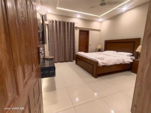 Katil atau katil-katil dalam bilik di AQZ One-Bedroom apartment
