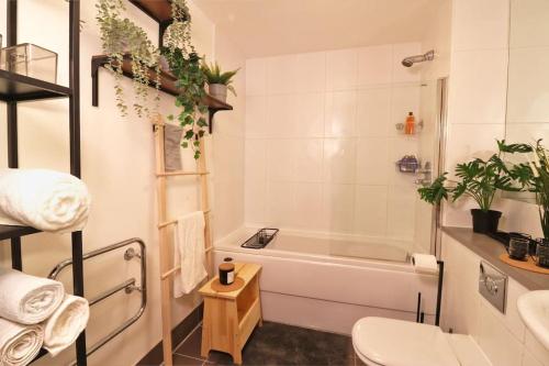 a bathroom with a tub and a toilet and a sink at Spacious Private Flat in Sheffield City Centre in Sheffield