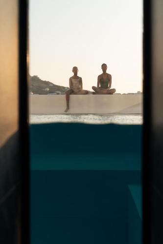 CUBIC Mykonos Seafront Design Suitesにあるバルコニーまたはテラス