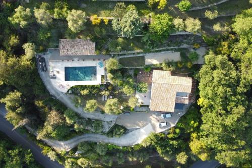 Pemandangan dari udara bagi Fragonard Furnished villa