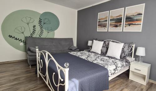 Levante - 500m Amphitheatre - free parking