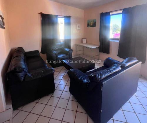 Ein Sitzbereich in der Unterkunft Bungalows Cabo Pulmo