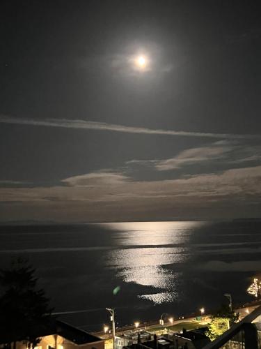 Vancouver seaview pier Beach Inn