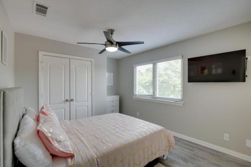 a bedroom with a bed and a ceiling fan at Private Pool and Guest House Spacious Kemp Home! in Kemp