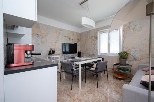 Kuchyňa alebo kuchynka v ubytovaní Apartments with WiFi Sali, Dugi otok - 8189