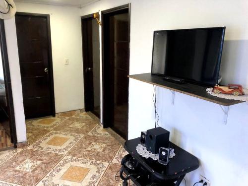 a room with a flat screen tv on a wall at Hermosa Cabaña Campestre Puente Boyacá in Ventaquemada