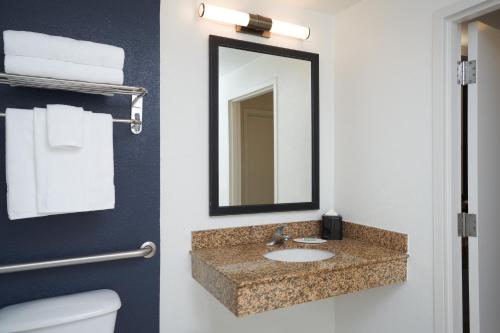 Fairfield Inn & Suites by Marriott Orlando International Drive/Convention Center Image