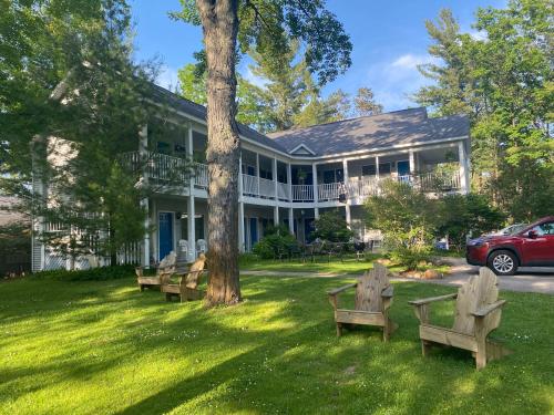 a group of benches in front of a house at M22 Inn Glen Arbor in Glen Arbor