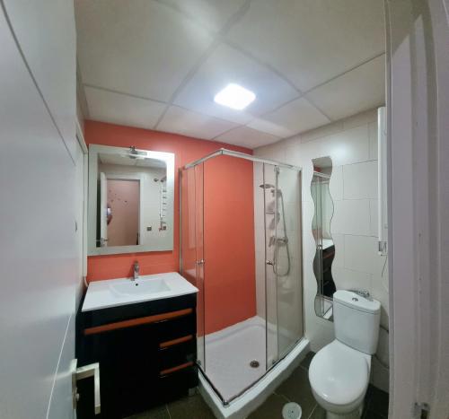 A bathroom at Apartamentos Salamanca
