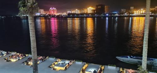 a view of a body of water at night at โรงแรม ริเวอร์บรีซ เชียงแสน River Breeze Chiangsean in Chiang Saen