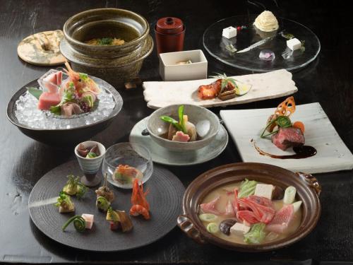 a table with several plates of food on it at Akan Tsuruga Besso Hinanoza in Akankohan