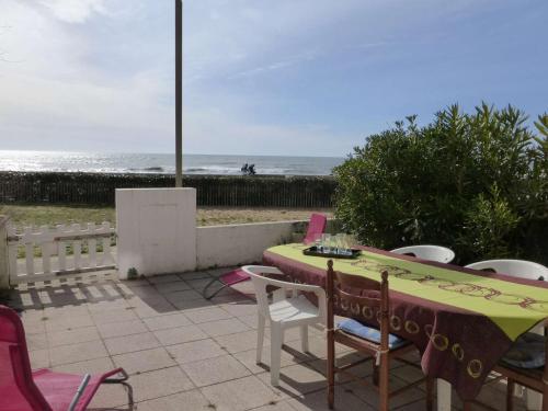 Photo de la galerie de l'établissement Maison en résidence 3 pièces avec accès plage, 6 couchages à Saint-Gilles-Croix-de-Vie - FR-1-224-803, à Saint-Gilles-Croix-de-Vie