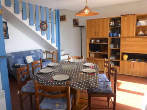 Photo de la galerie de l'établissement Maison en résidence 3 pièces avec accès plage, 6 couchages à Saint-Gilles-Croix-de-Vie - FR-1-224-803, à Saint-Gilles-Croix-de-Vie