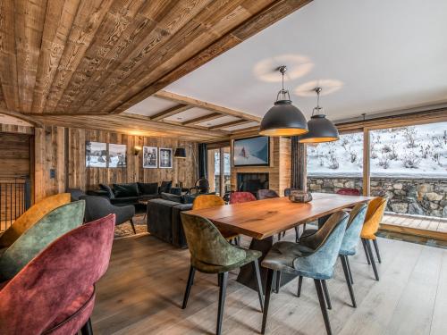 Luxueux Appartement 5 Chambres avec Spa et Terrasse Spacieuse au Rond Point des Pistes, Les Allues - FR-1-613-50