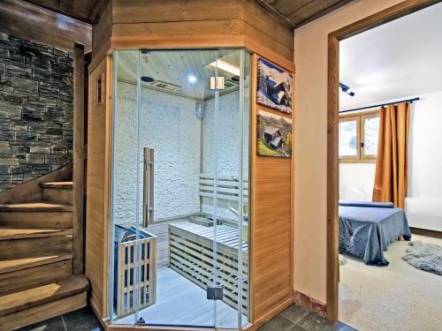 a glass shower in a room with a bedroom at Chalet Les Menuires, 7 pièces, 10 personnes - FR-1-613B-12 in Levassaix