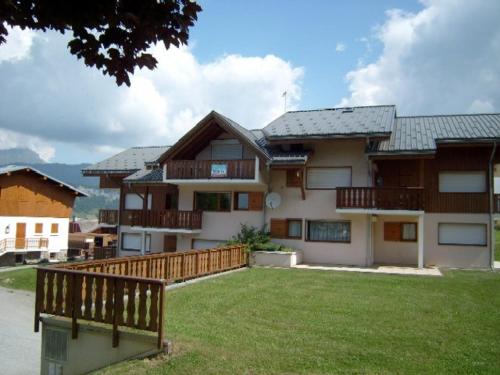 a large house with a fence in front of it at Appartement 3 pièces, 4 pers, skis aux pieds, balcon, parking, proche village - FR-1-733-106 in Crest-Voland